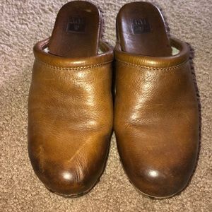 Frye shearling lined clogs size 8